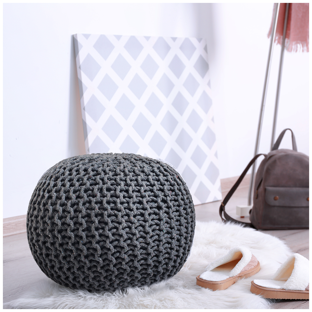 Puf Dori de algodón gris claro tejido a mano