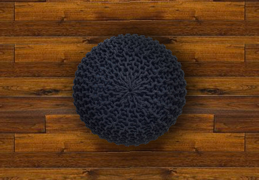 Puf Dori de algodón negro tejido a mano