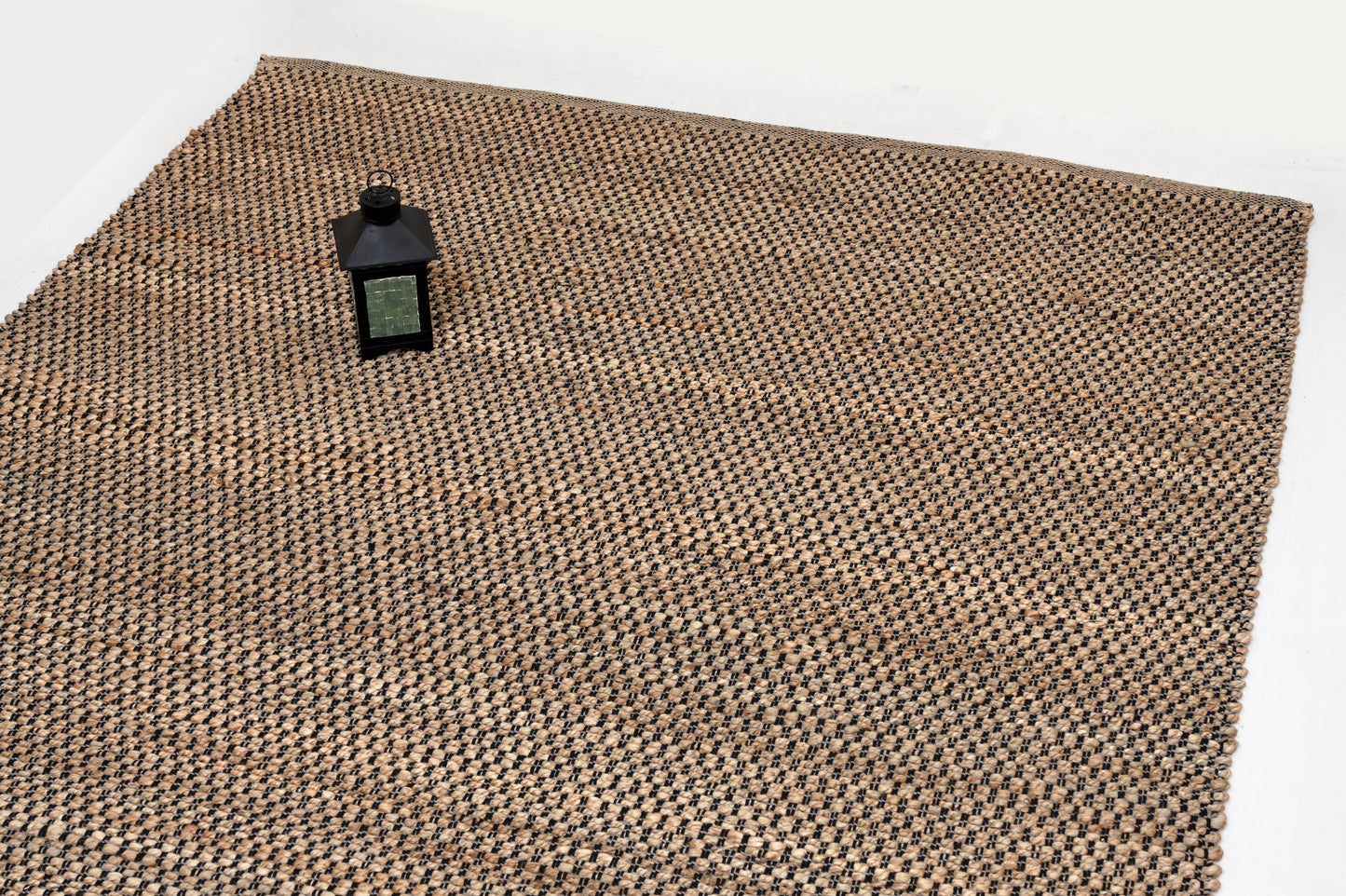 Alfombra de Yute Estilo Ajedrez – Borde Acabado