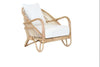 Sillón de ratán curvo con cojín blanco