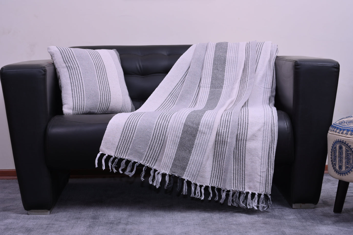 Set de Manta  y 2 Cojines de Algodón Tejida a Mano