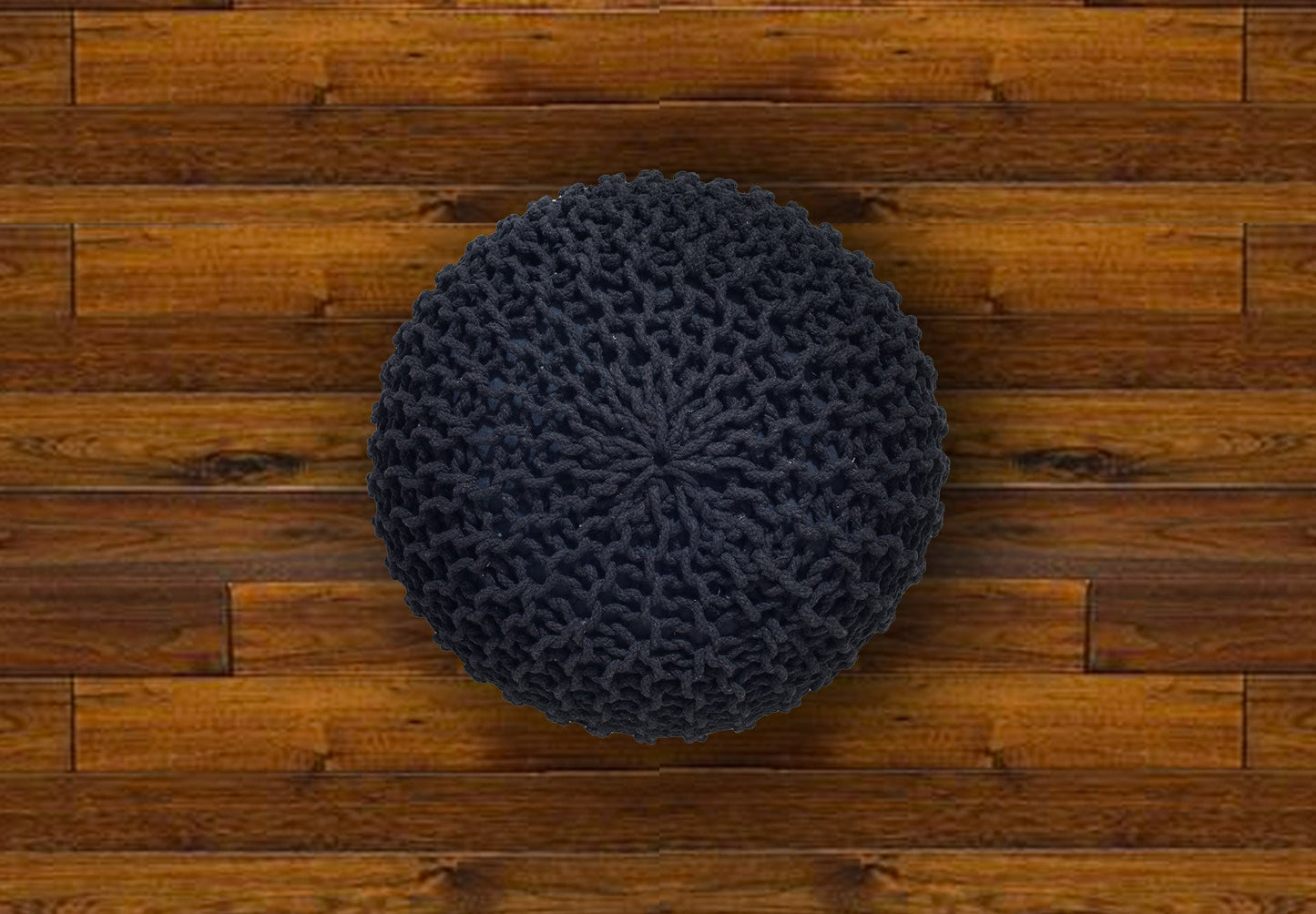 Puf Dori de algodón negro tejido a mano