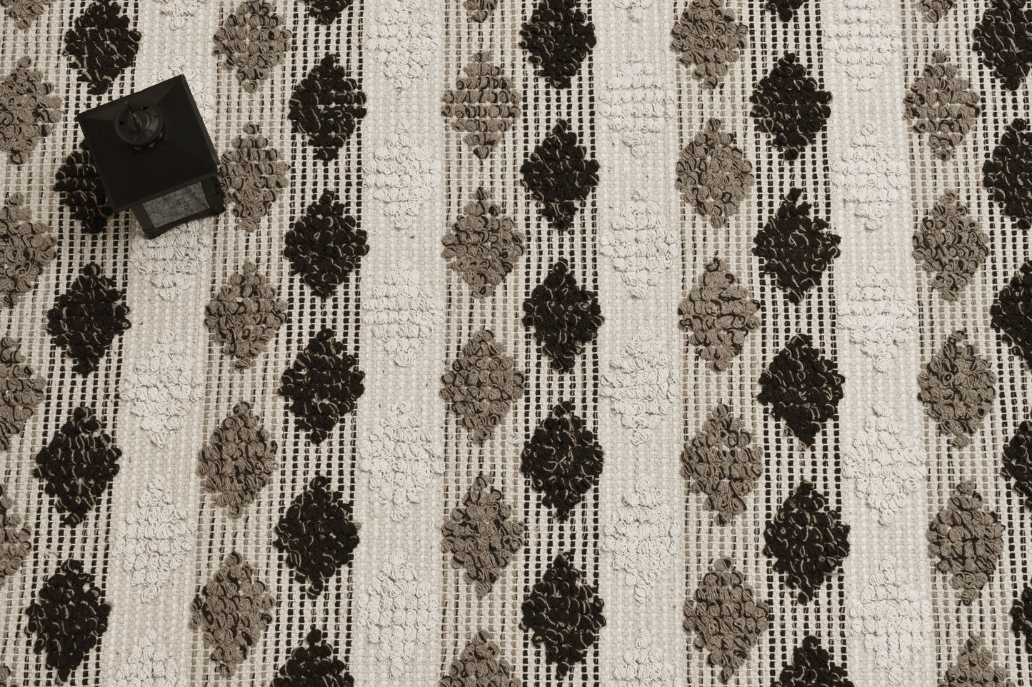 Alfombra de Algodón con Patrón de Diamante – Borde y Flecos