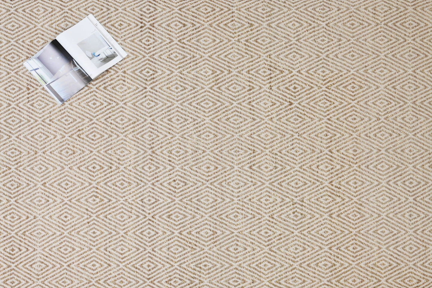 Alfombra de Pasto Marino con Patrón de Diamante – Borde Acabado