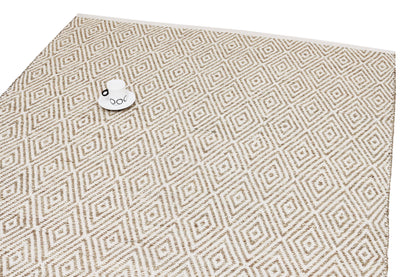 Alfombra de Pasto Marino con Patrón de Diamante – Borde Acabado