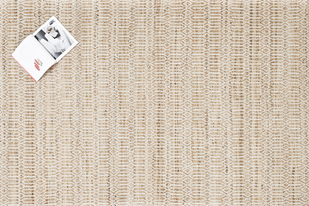 Alfombra de Yute con Patrón de Diamante – Borde Acabado