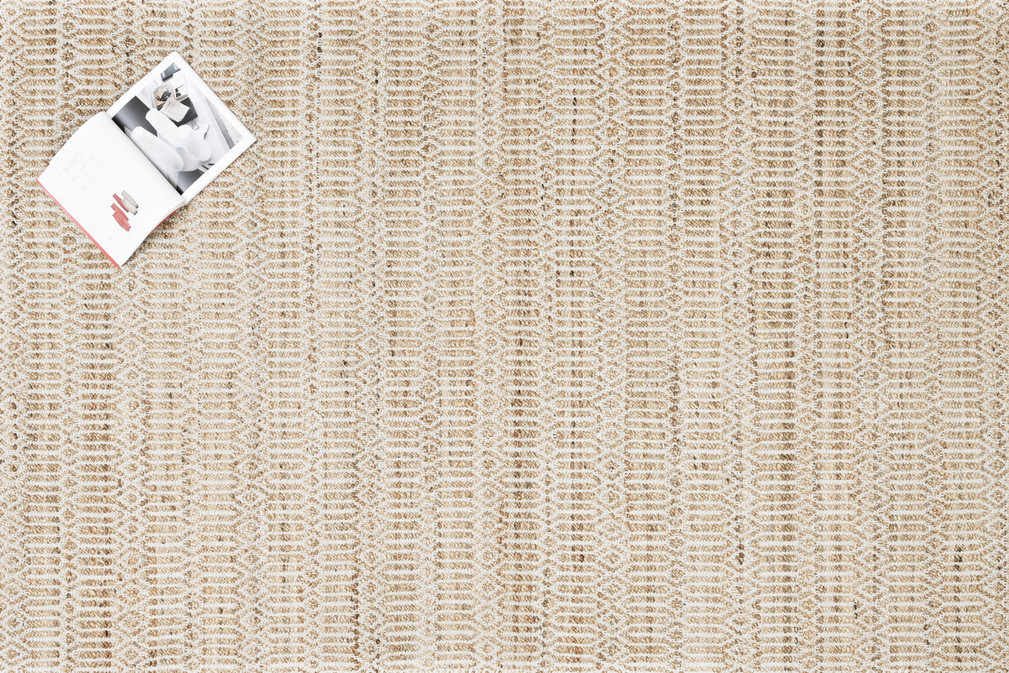 Alfombra de Yute con Patrón de Diamante – Borde Acabado