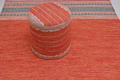 Puf Kilim de algodón tejido a mano – Encanto naranja