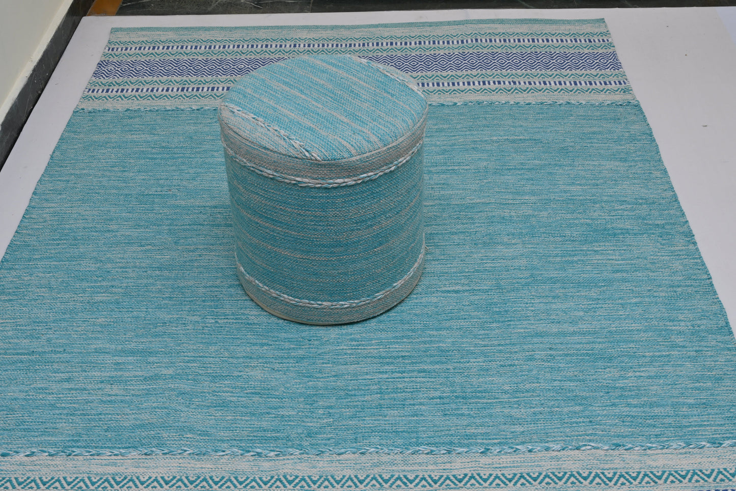 Puf Kilim de algodón tejido a mano – Charm turquesa
