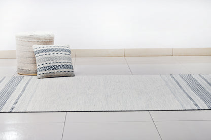 Puf Kilim de algodón tejido a mano – Gris claro