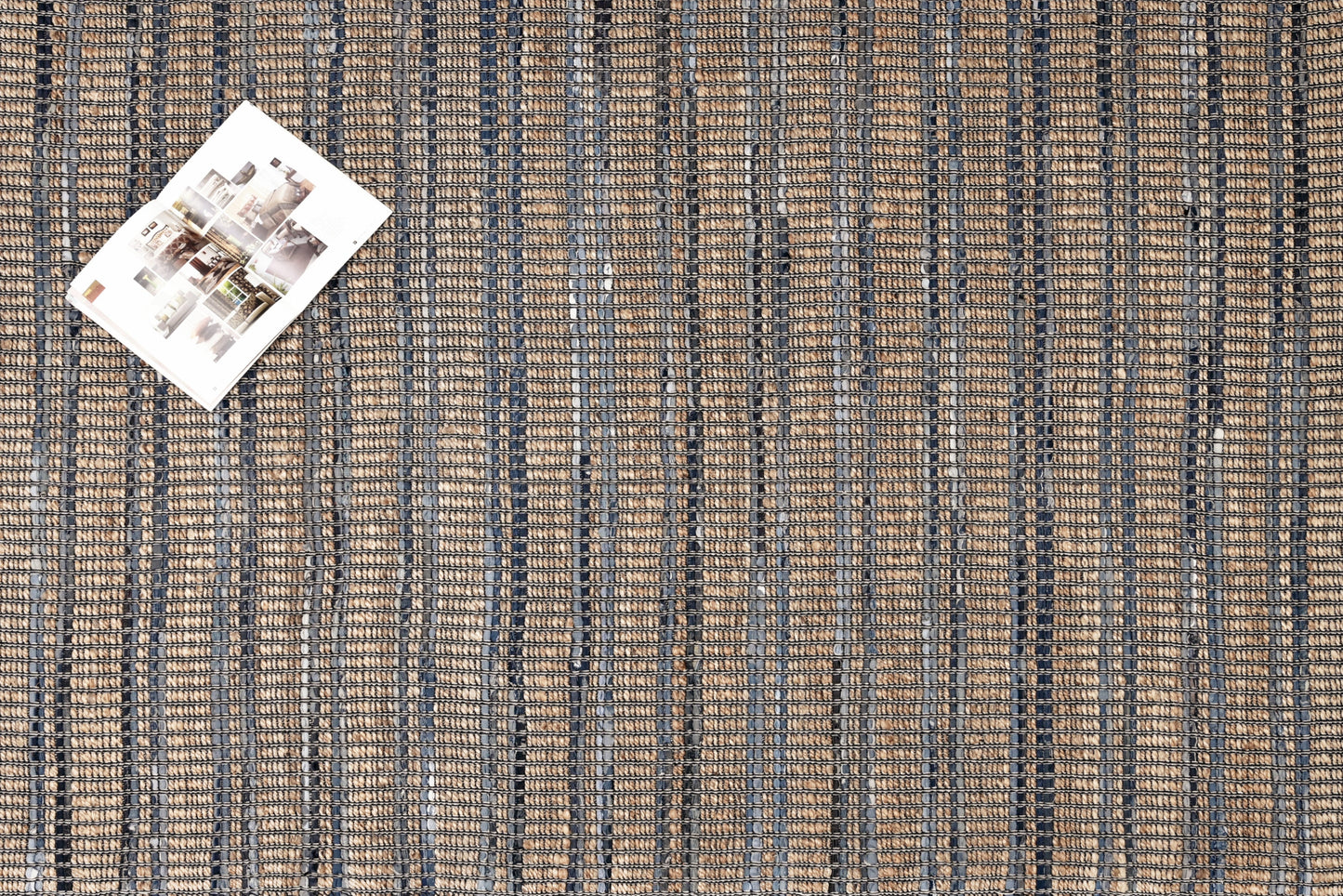 Alfombra de Denim y Yute Sarkanda – Borde Acabado