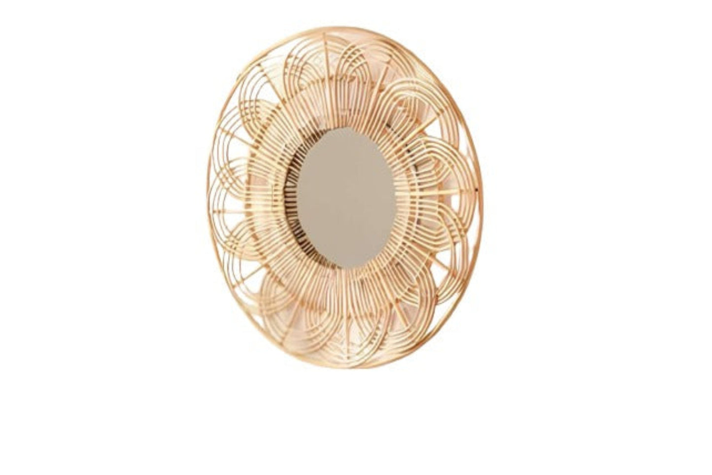 Espejo de pared de ratán con forma de pétalo