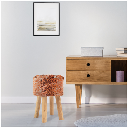 Taburete de jacquard naranja tejido a mano con patas de madera