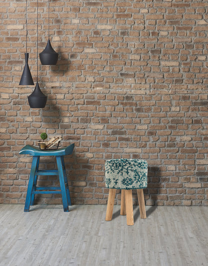 Taburete de jacquard turquesa tejido a mano con patas de madera