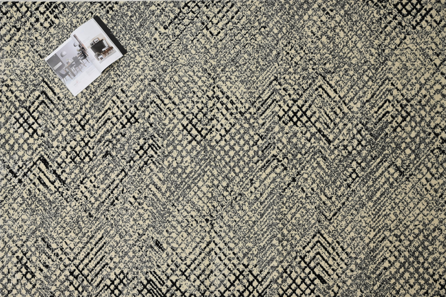 Alfombra Moderna con Patrón de Diamantes – Negro y Beige