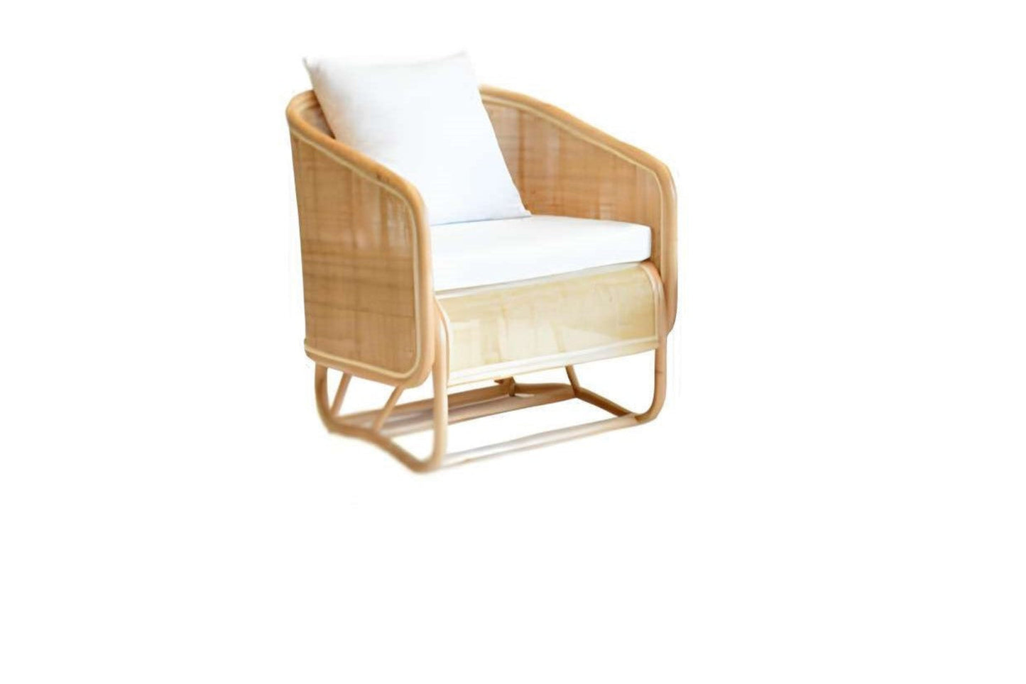Sillón de ratán curvo con cojín blanco