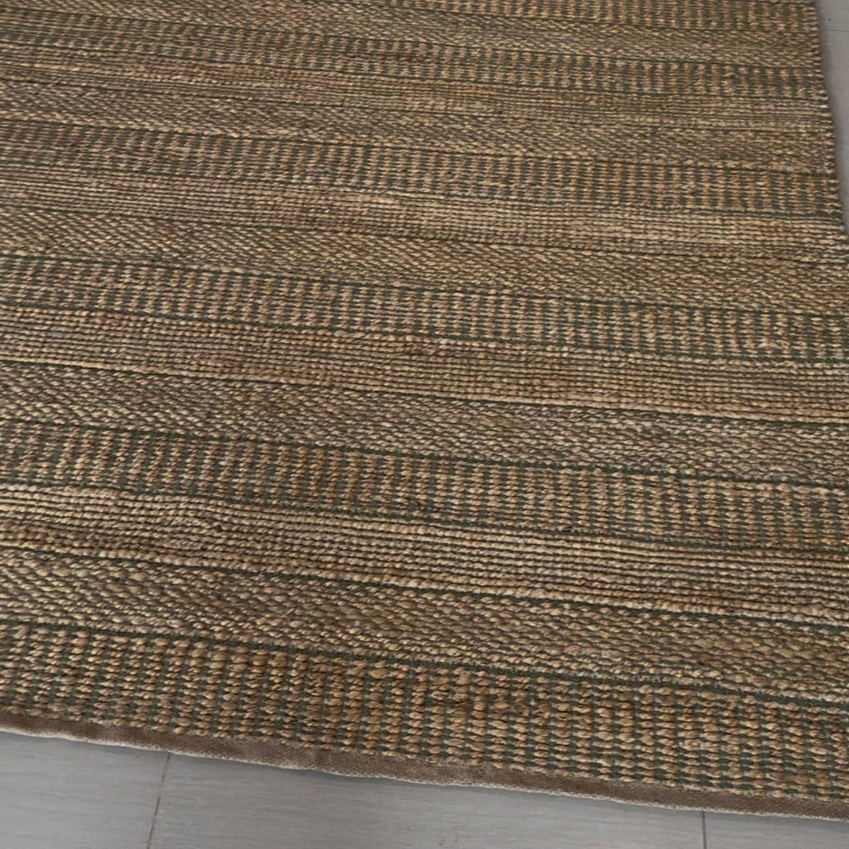 Alfombra a Rayas de Sarkanda Borde con Acabado por aspersión IC17797 Verde
