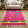 Alfombra OX6 en sala con sofá neutro y piso de madera
