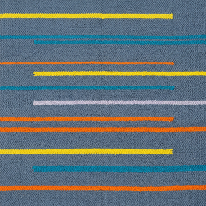 Detalle interpretado con IA del tejido y líneas multicolores de la alfombra BZ1
